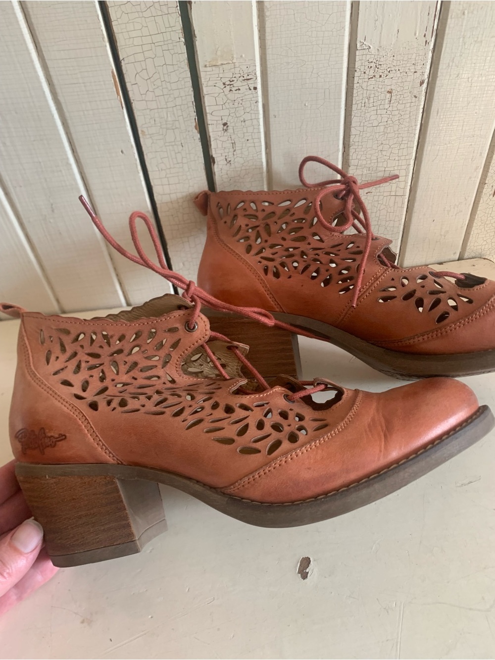 Portofino Coral Pink Die Cut Lace-Up Leather Ankle Booties 🪸 🩷 Size 41